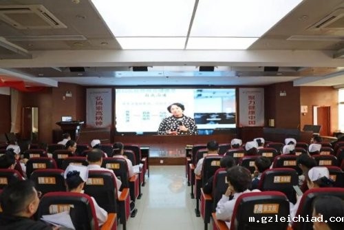 伟德betvlctor官网入口医务工作者学习《自我沟通和情绪管理》，营造和谐医患关系