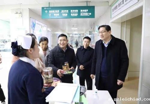 2019年的最后一天，伟德betvlctor官网入口党委书记、院长祝振华深入一线送温暖