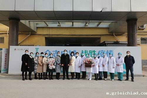 铿锵玫瑰勇担当，三八节日送温情 伟德betvlctor官网入口看望慰问荣获市、县级表彰的先进集体和先进个人